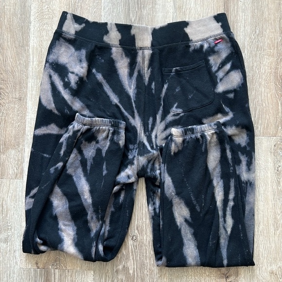 N:Philanthropy Sweatsuit - Picture 7 of 8